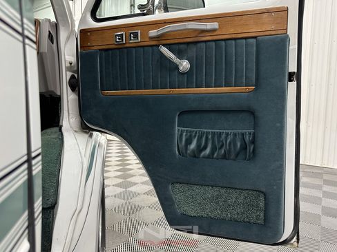 Used 1992 Chevrolet G20 RWD image 49