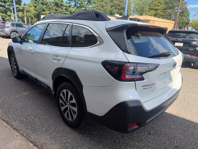 Used 2023 Subaru Outback Premium AWD/4WD image 5
