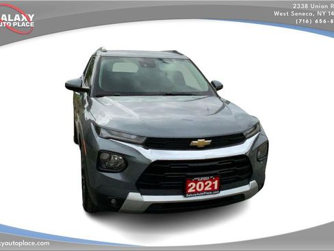 Used 2021 Chevrolet TrailBlazer LT AWD/4WD image 3