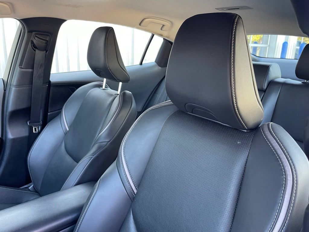 Used 2025 Toyota Prius XLE FWD image 24