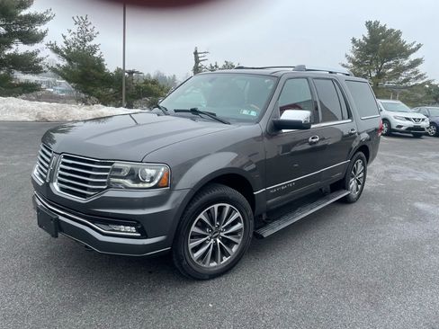 Used 2017 Lincoln Navigator Select image 20