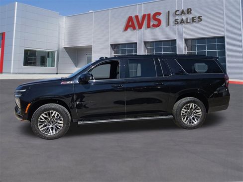 Used 2025 Chevrolet Suburban Z71 image 2