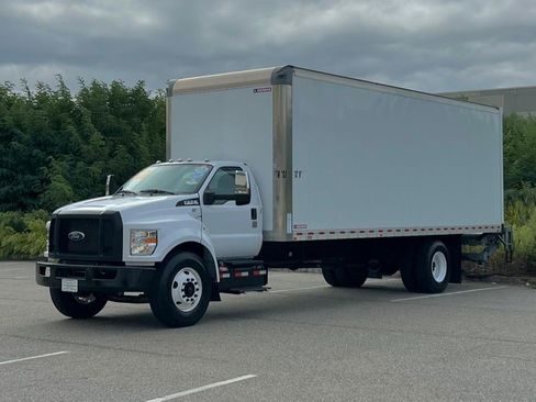 Used 2019 Ford F750 2WD Regular Cab Super Duty image 4