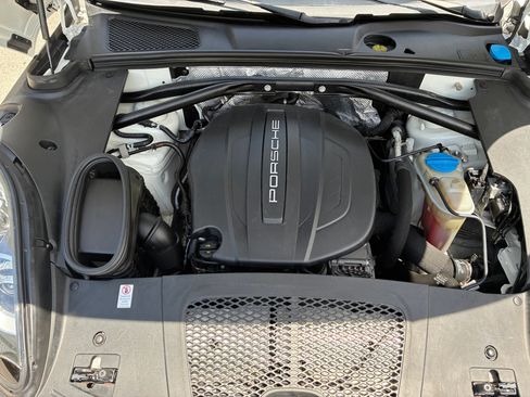 Used 2017 Porsche Macan AWD/4WD image 21