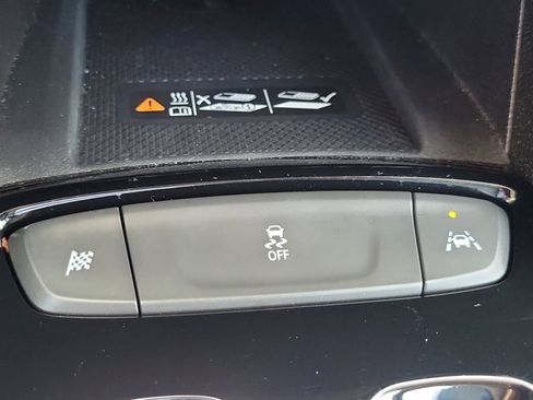 Used 2022 Chevrolet Bolt EUV LT w/ Convenience Package image 27