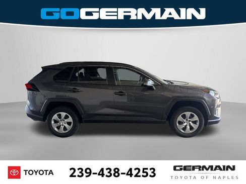 Used 2021 Toyota RAV4 LE AWD/4WD image 10