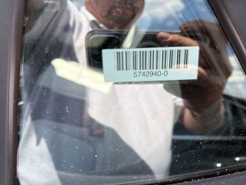 Used 2025 Hyundai Venue SEL FWD image 8