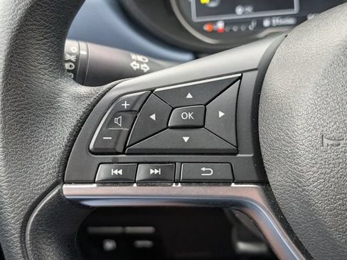 Used 2025 Nissan Versa SV FWD image 19