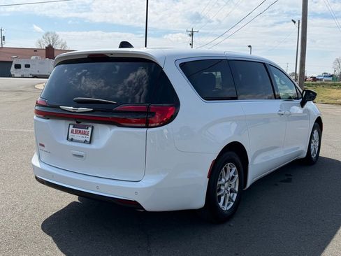 New 2026 Chrysler Pacifica Select FWD image 3