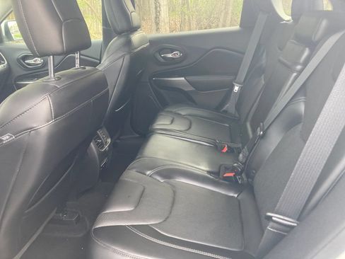 Used 2019 Jeep Cherokee Limited AWD/4WD image 32