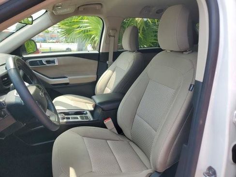 Used 2024 Ford Explorer XLT RWD image 18