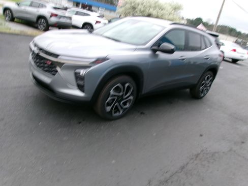 New 2026 Chevrolet Trax RS w/ Sunroof Package FWD image 7