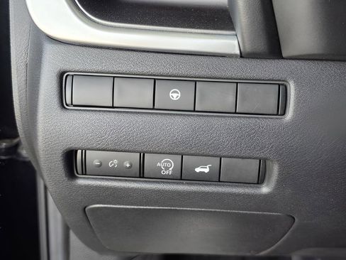 Used 2024 Nissan Rogue SV w/ SV Premium Package FWD image 25