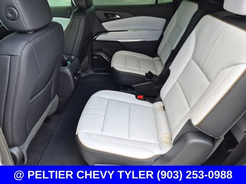 Used 2025 Chevrolet Traverse High Country FWD image 41
