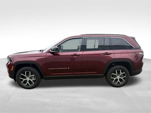 Used 2025 Jeep Grand Cherokee Limited AWD/4WD image 14