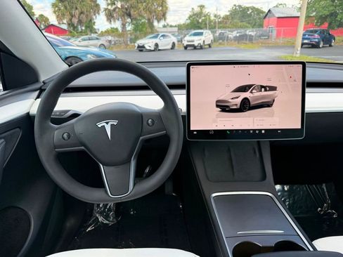 Used 2024 Tesla Model Y Long Range AWD/4WD image 18