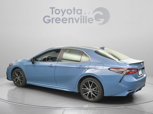 Used 2024 Toyota Camry SE image 9