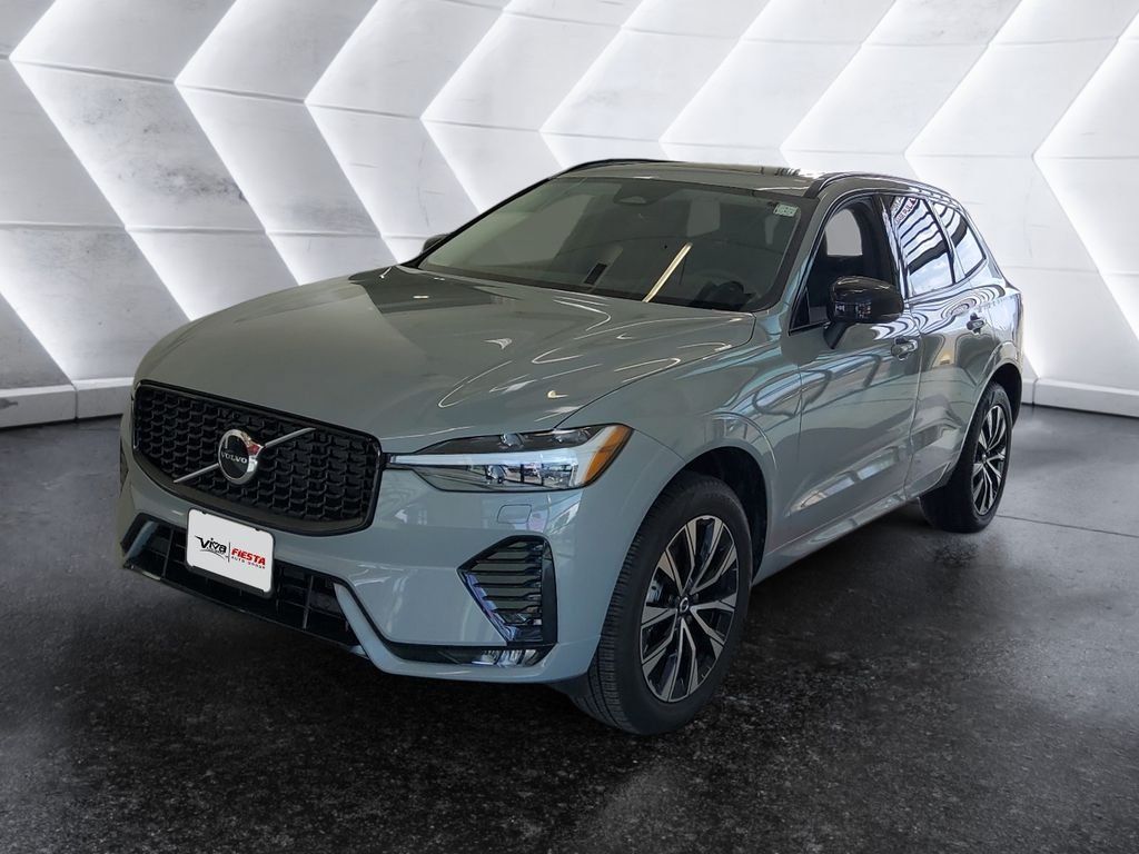 Used 2025 Volvo XC60 B5 Core w/ Climate Package AWD/4WD image 3