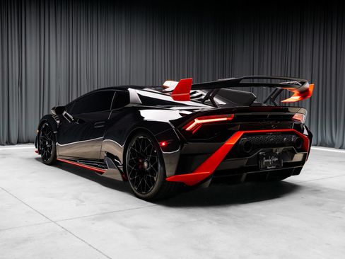 Used 2021 Lamborghini Huracan STO RWD image 46