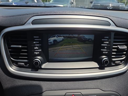 Used 2019 Kia Sorento FWD V6 image 16