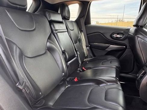 Used 2019 Jeep Cherokee Limited AWD/4WD image 12
