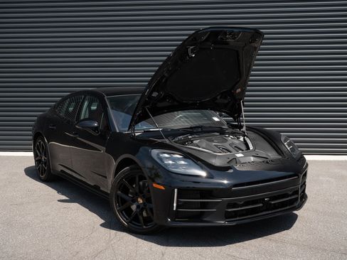 Certified 2024 Porsche Panamera 4 AWD/4WD image 33