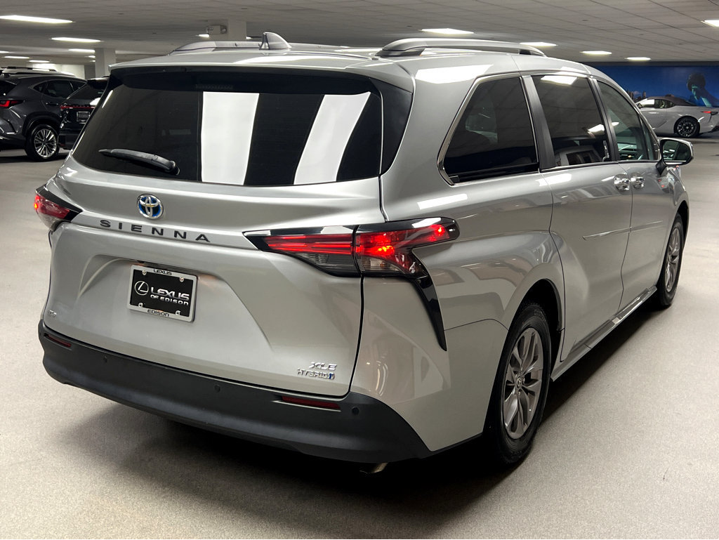 Used 2022 Toyota Sienna XLE AWD/4WD image 7