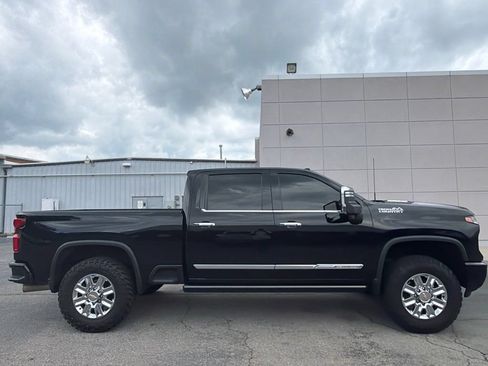 Used 2024 Chevrolet Silverado 2500 High Country w/ Technology Package AWD/4WD image 5