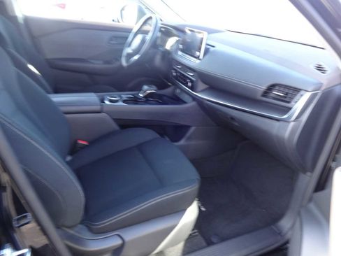 Used 2023 Nissan Rogue S image 11