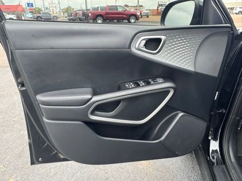 Used 2024 Kia Soul LX FWD image 14