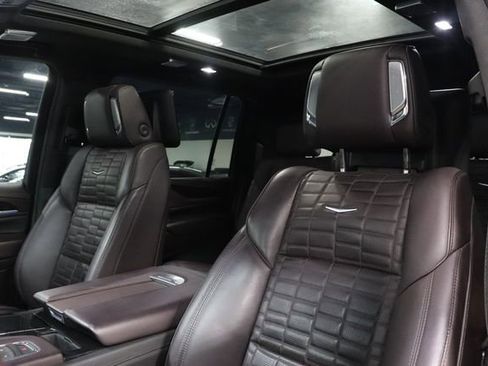 Used 2023 Cadillac Escalade ESV Premium Luxury Platinum AWD/4WD image 11