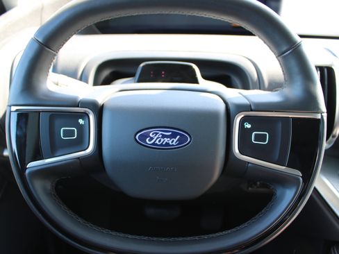 Used 2025 Ford Expedition Platinum image 20