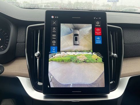 New 2026 Volvo XC90 B6 Plus w/ Protection Package Premier AWD/4WD image 23