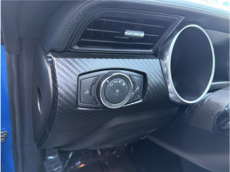Used 2020 Ford Mustang Coupe RWD image 28