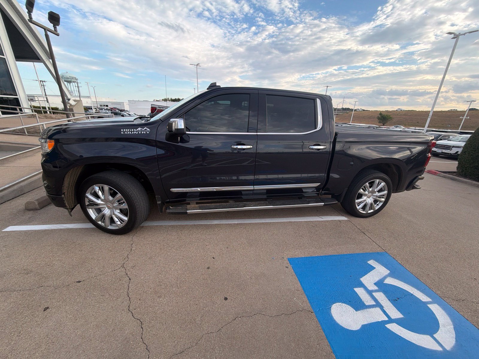 Used 2024 Chevrolet Silverado 1500 High Country w/ High Country Premium Package AWD/4WD image 5