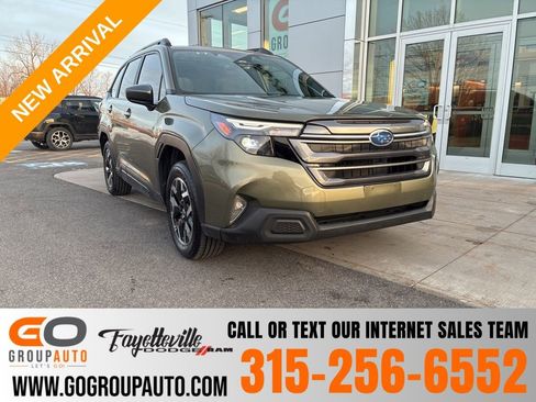 Used 2025 Subaru Forester Premium image 1