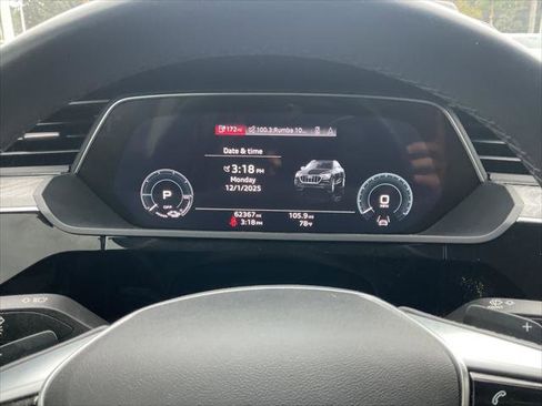 Used 2022 Audi e-tron Premium Plus w/ Premium Plus Package image 39