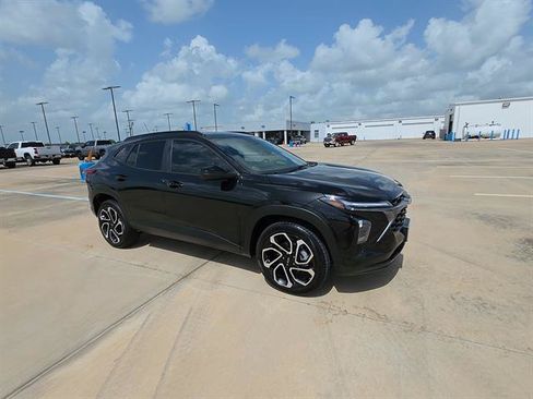 Used 2025 Chevrolet Trax RS w/ Sunroof Package FWD image 4