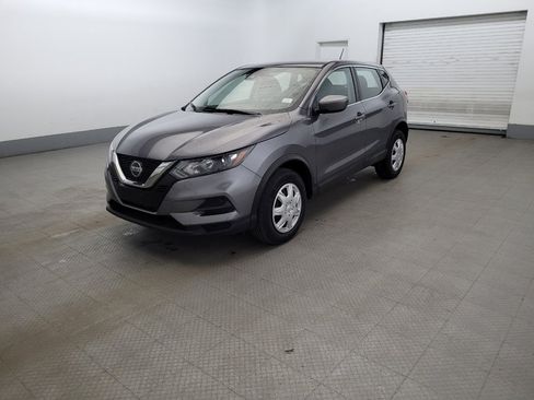 Used 2020 Nissan Rogue Sport S image 2