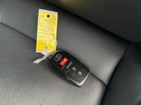 Used 2024 Toyota Tundra Platinum AWD/4WD image 35