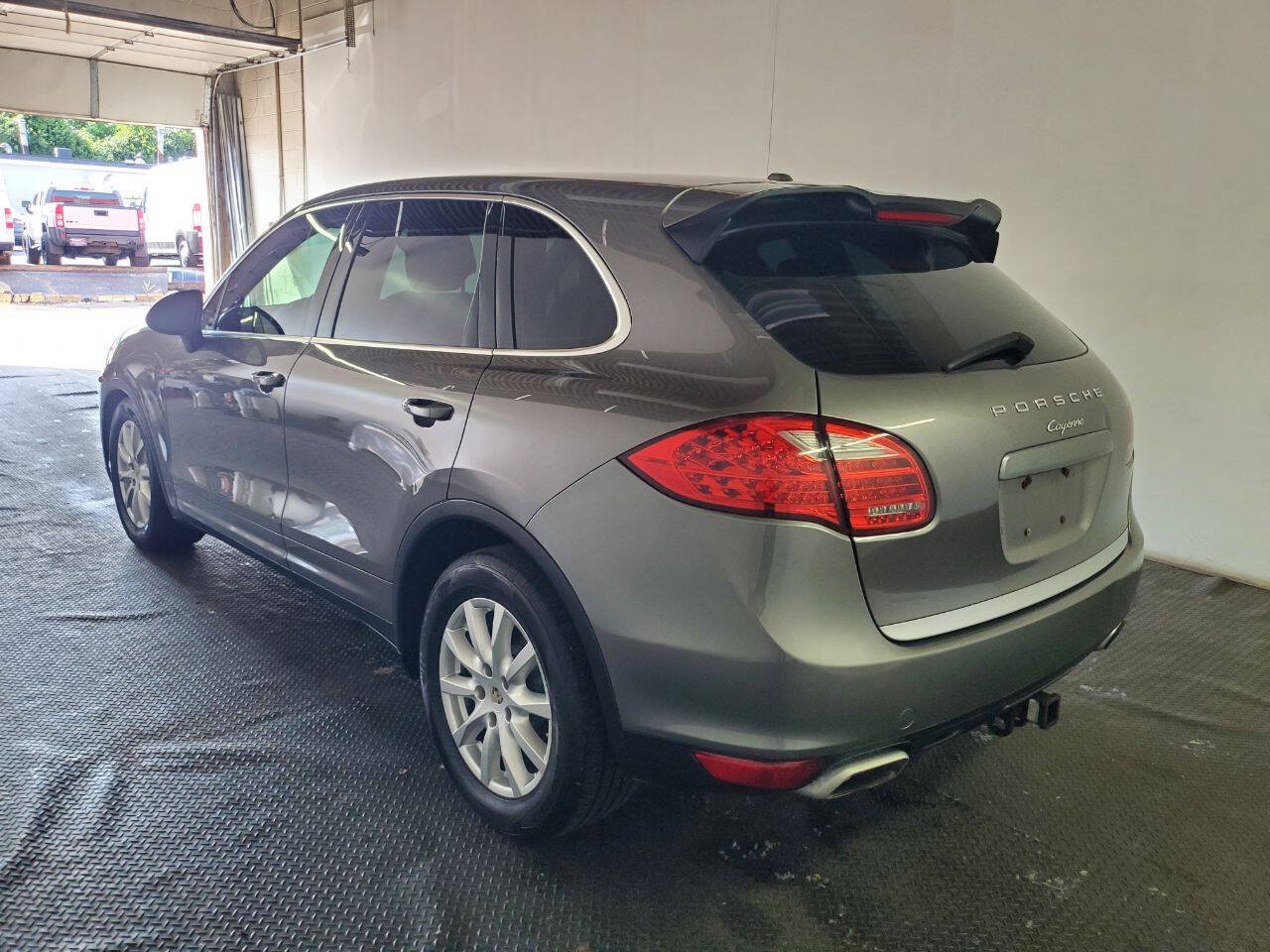 Used 2012 Porsche Cayenne AWD/4WD image 5