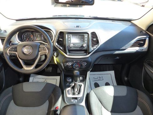 Used 2016 Jeep Cherokee Sport image 18