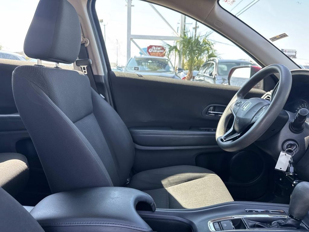 Used 2017 Honda HR-V LX image 12