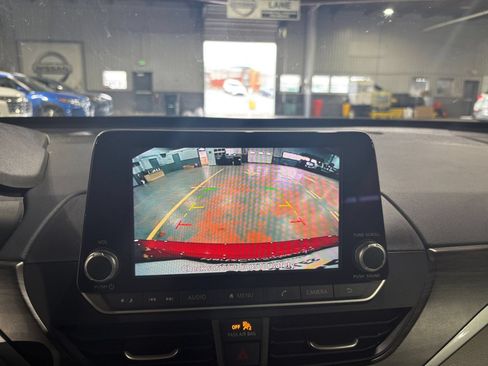 Used 2025 Nissan Altima 2.5 SV FWD image 19