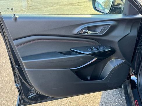 Used 2025 Chevrolet Trax RS w/ Sunroof Package image 13