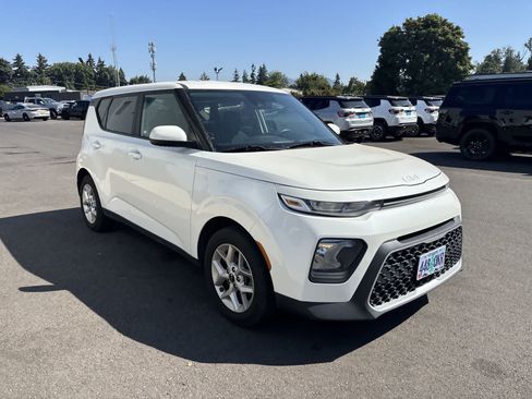 Used 2022 Kia Soul LX w/ Technology Package FWD image 5