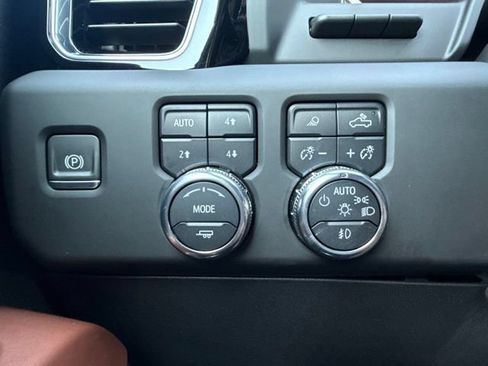 Used 2024 GMC Sierra 2500 Denali Ultimate w/ Max Trailering Package AWD/4WD image 28