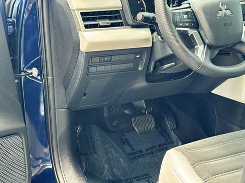 Used 2025 Mitsubishi Outlander SE AWD/4WD image 17