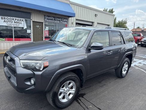 Used 2019 Toyota 4Runner SR5 AWD/4WD image 3