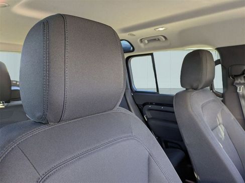 Used 2022 Land Rover Defender 110 image 40